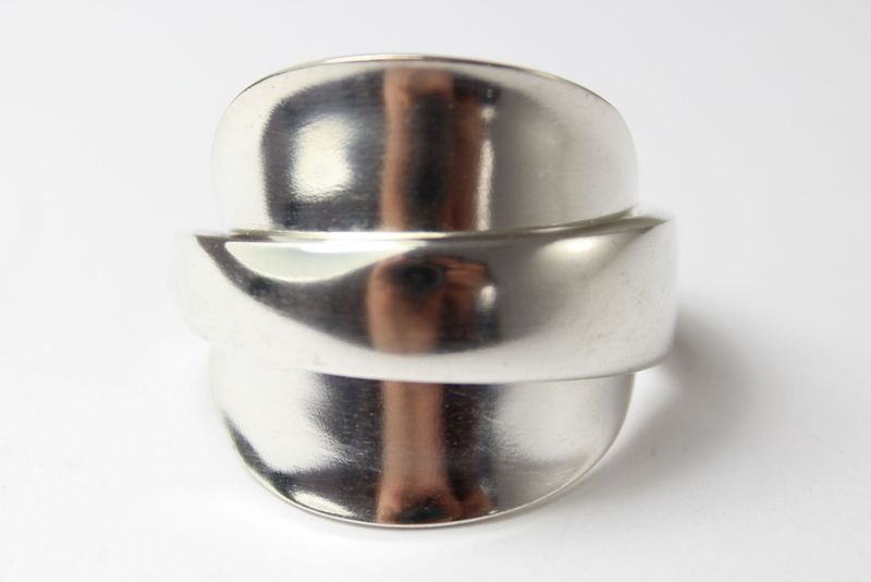 Besteckschmuck, Besteck-Schmuckring, ungefähr Größe 64 (20,3), Ring gefertigt aus Besteck.