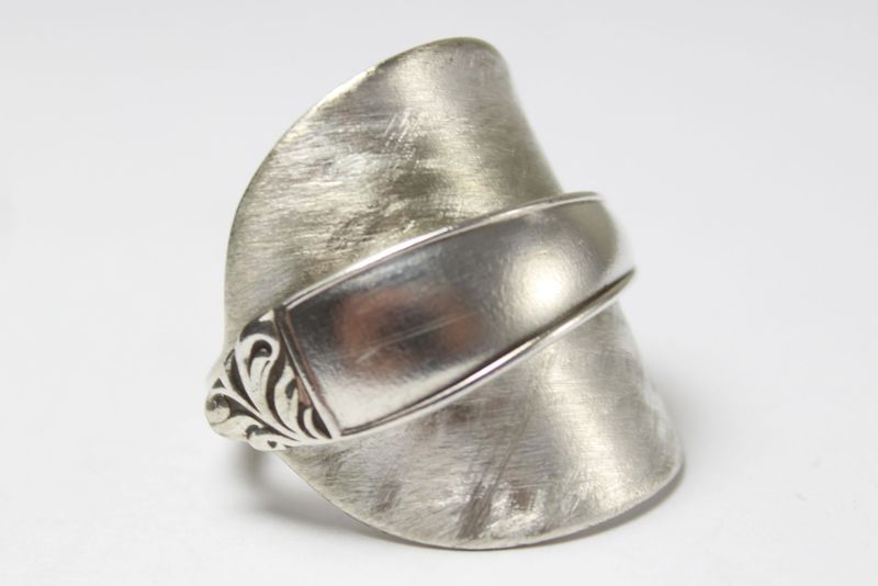 Besteckschmuck, Besteck-Schmuckring, ungefähr Größe 64 (20,3), Ring gefertigt aus Besteck.