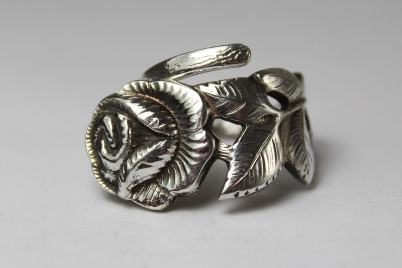 Blüten-Besteckschmuck-Ring, ca. Größe 57 (18,1 mm), gefertigt aus Besteck.