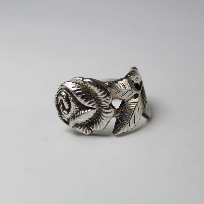 Rosen-Besteck-Schmuckring, Größe ca. 58 (18,5), gefertigt aus Besteck.