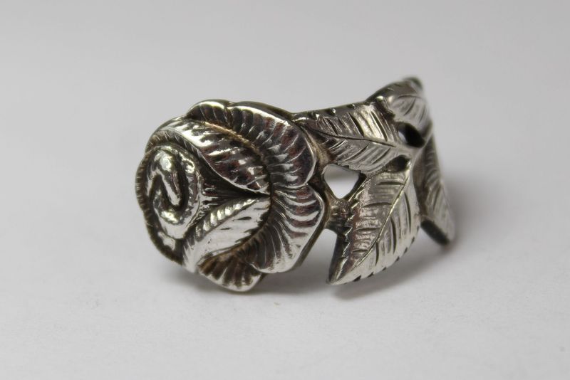 Rosen-Besteck-Schmuckring, Größe ca. 56 (17,8) gefertigt aus Besteck.