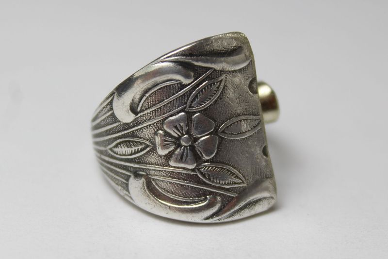 Besteckschmuck-Ring, Größe 52 (16,8 mm), gefertigt aus Besteck.