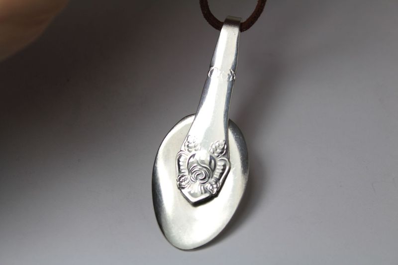 Rosen-Besteckschmuck Anhänger, stilvoller Besteckschmuck.