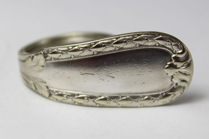 Vintage Besteckschmuck-Ring, ungefähr Größe 62 (19,8 mm), gefertigt aus Besteck.