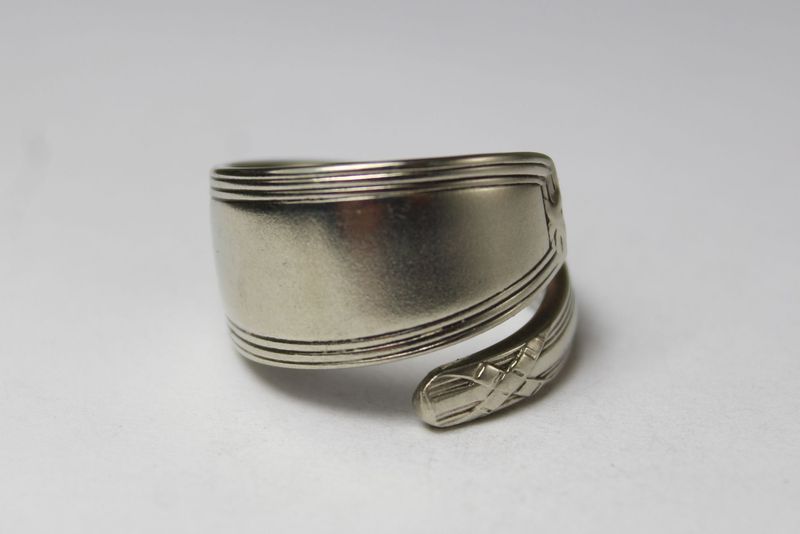 Besteckschmuck-Ring, Größe ca. 63 (20,1 mm), gefertigt aus Besteck.