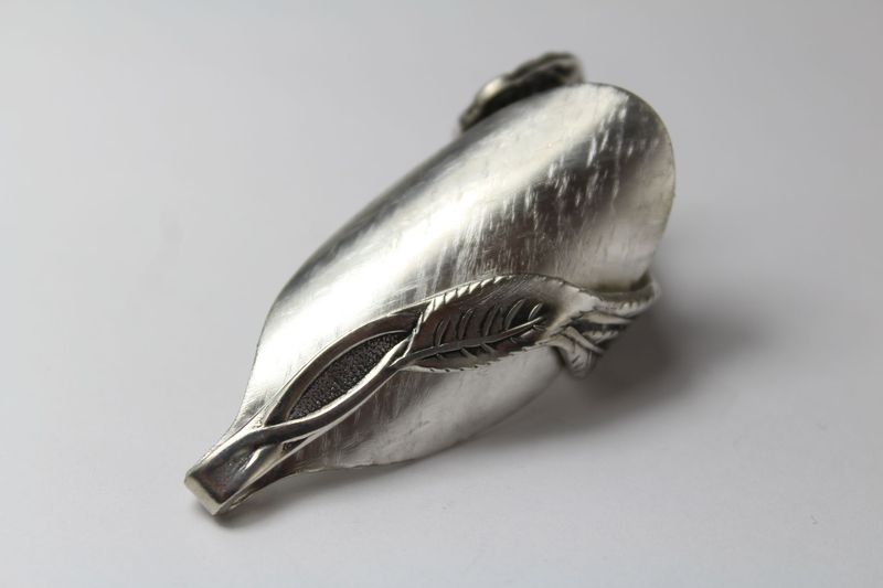 Schmuck aus Besteck, ein Ring gefertigt aus einem Mokkalöffel, ungefähr in der Größe 63 (20,1 mm).