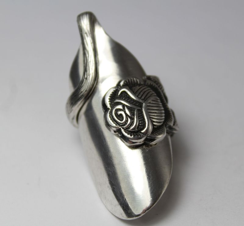 Rosen-Besteckschmuck-Ring, Größe ca. 56 (17,8 mm), gefertigt aus Besteck.
