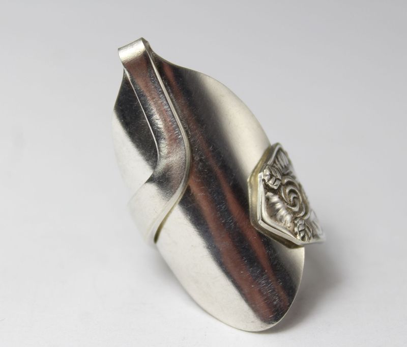 Besteckschmuck-Ring, Größe 52 (16,8 mm), gefertigt aus Besteck.