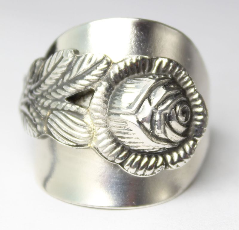 Rosen-Besteck-Schmuckring, ca. Größe 64 (20,5), gefertigt aus Besteck.