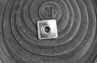 Ösenpatch quadratisch 10mm
flieder metallic