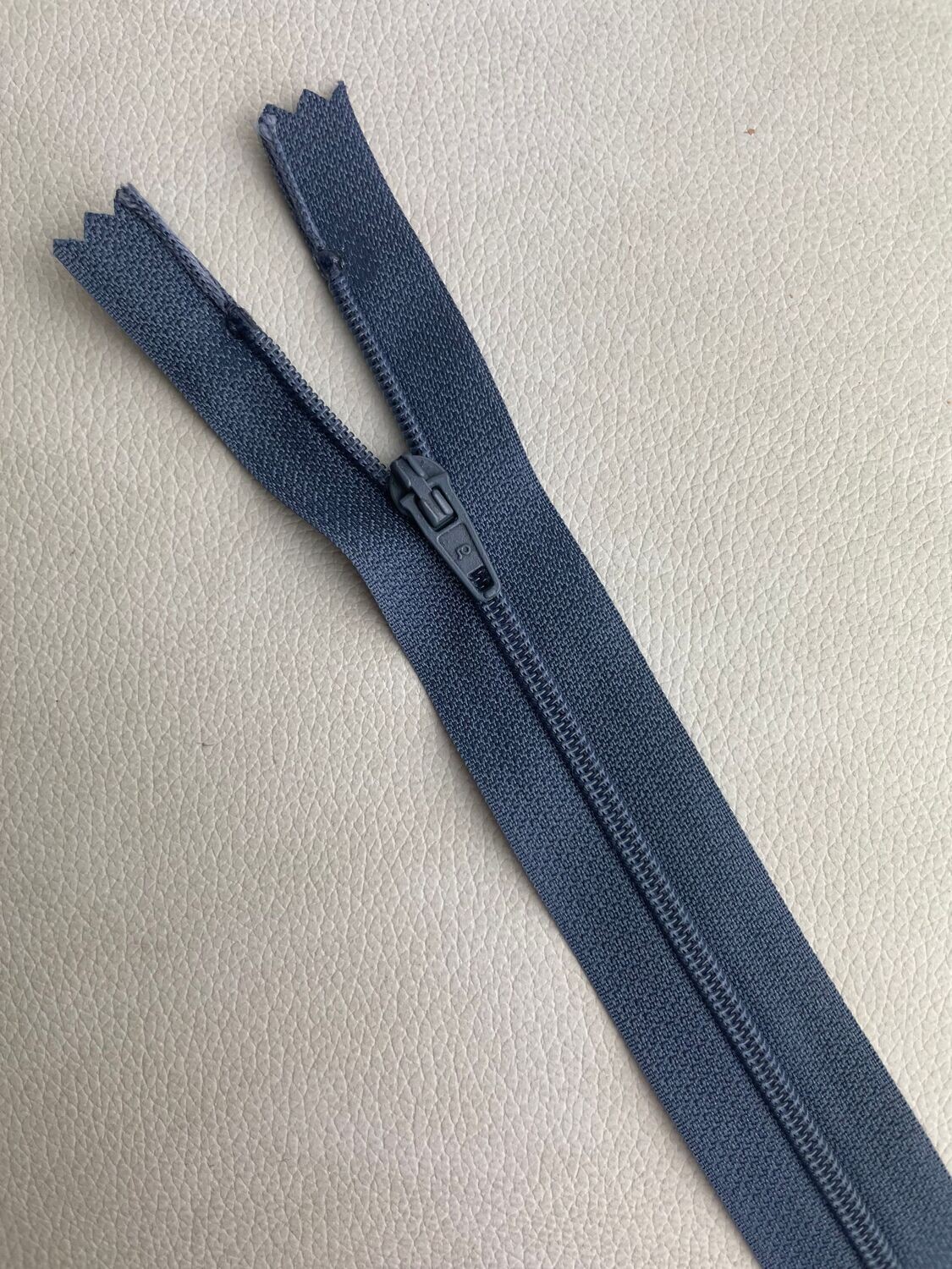 Basis Reißverschluss 23 cm