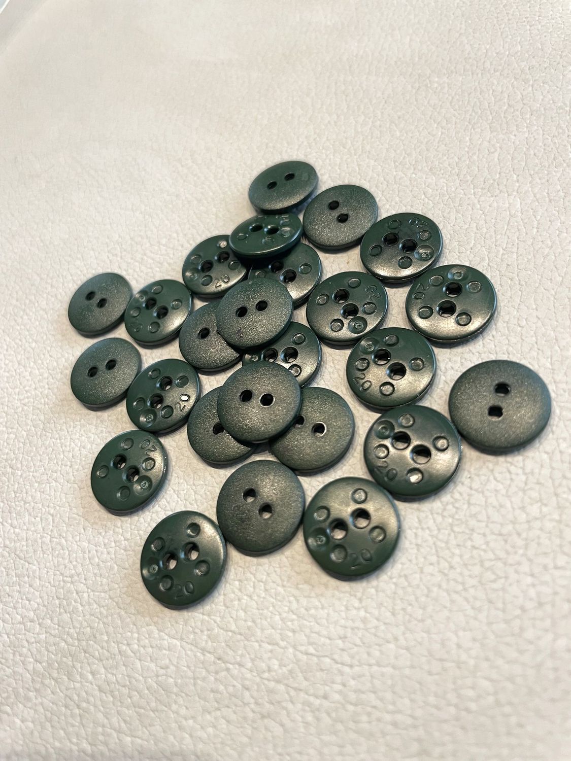 2-Loch Kunststoffknopf 12 mm