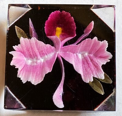 LARGE REVERSE CARVED LUCITE FLORAL BUTTON