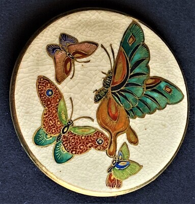 A GORGEOUS EXTRA LARGE MULTIPLE BUTTERFL\Y SATSUMA BUTTON