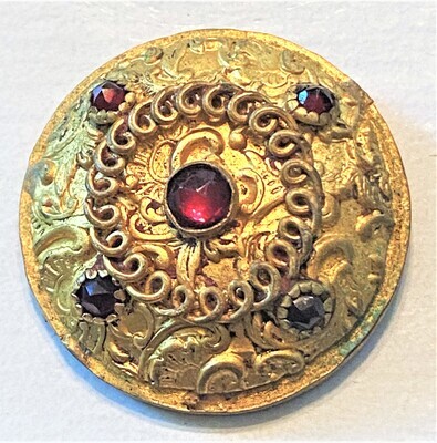 A LARGE 19TH CENTURY JEWELED BUTTON