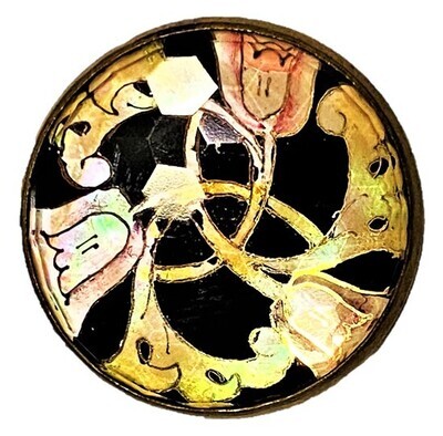 A 19TH CENTURY PEARL BACKGROUND DESIGN UNDER GLASS BUTTON