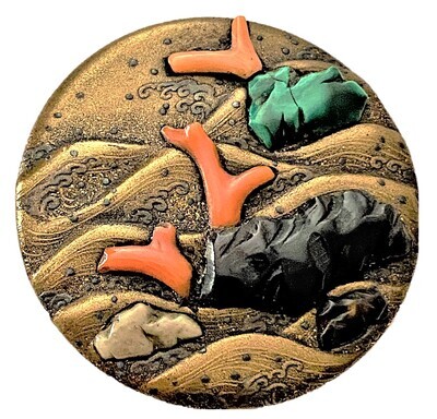 AN EXTREMELY RARE JAPANESE LACQUER PICTORIAL BUTTON