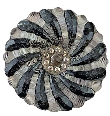 A COOL 19TH CENTURY LACY GLASS BUTTON