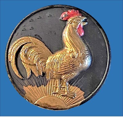 AN EXTRA-LARGE BLACK GLASS ROOSTER BUTTON
