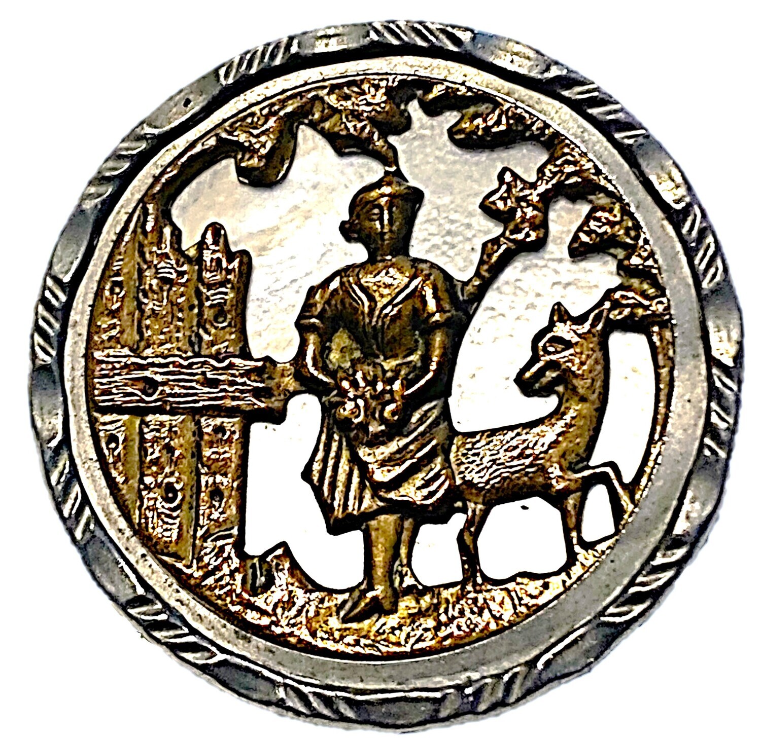 A RARE LARGE PEARL BACKGROUND PICTORIAL BUTTON