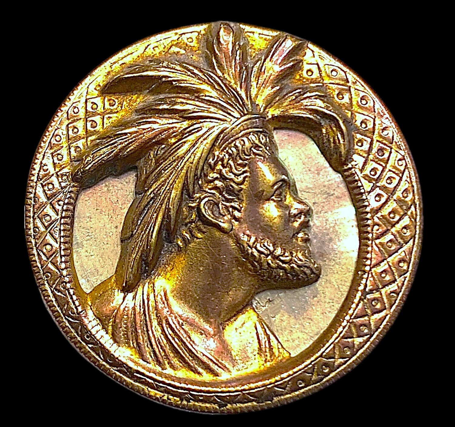 A LARGE 19TH CENTURY PEARL BACKGROUND PICTORIAL BUTTON.