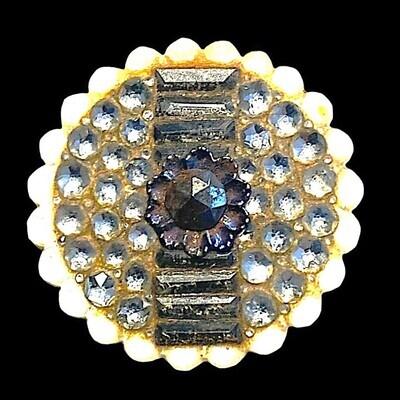 A FABULOUS LARGE SIZE SCALLOPED 18TH CENTURY PEARL BUTTON.