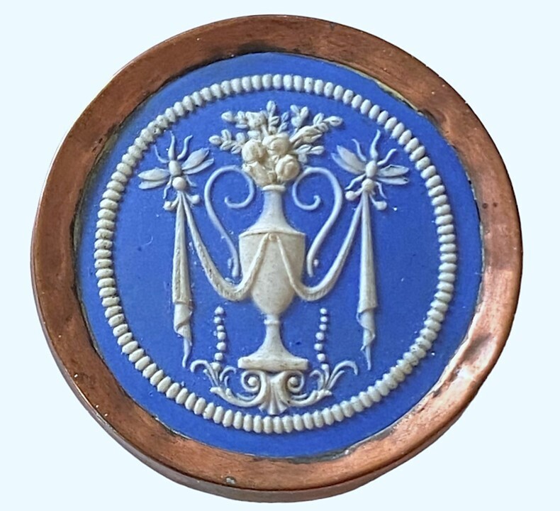 A beautiful large 18th century Jasperware button!