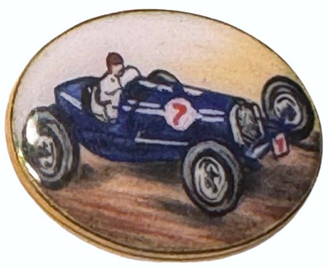 A RARE SMALL ENAMEL PICTORIAL SET IN GOLD!