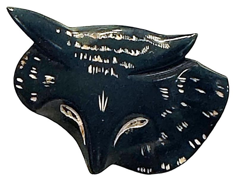 A RARE LARGE REALISTIC BLUE BAKELITE FOX BUTTON!