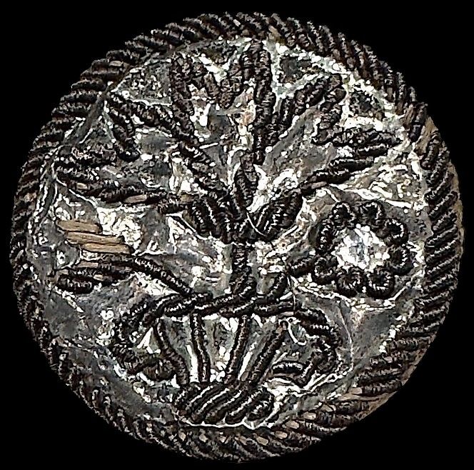AA medium size 18th century pictorial passementerie button!