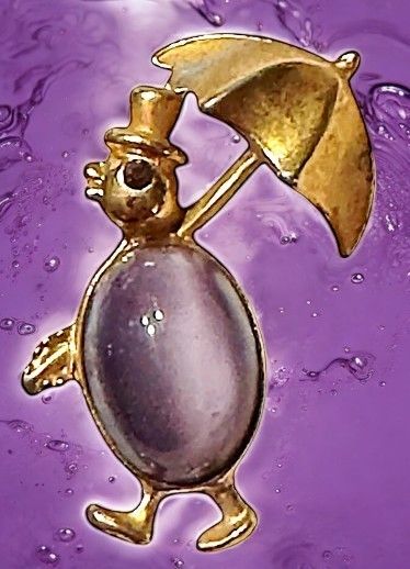 An adorable glass in metal Jelly Belly Penguin under umbrella!