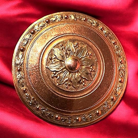 A scarce and unusual large 18th century BACKMARKED copper and gilt button!