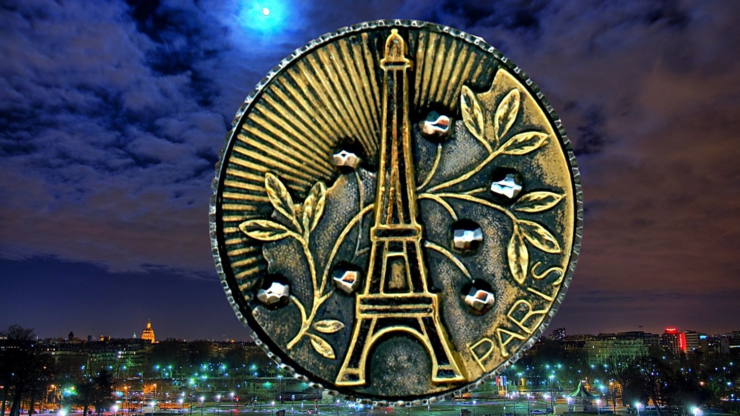 A rare Eiffel Tower Steel Cup Button!