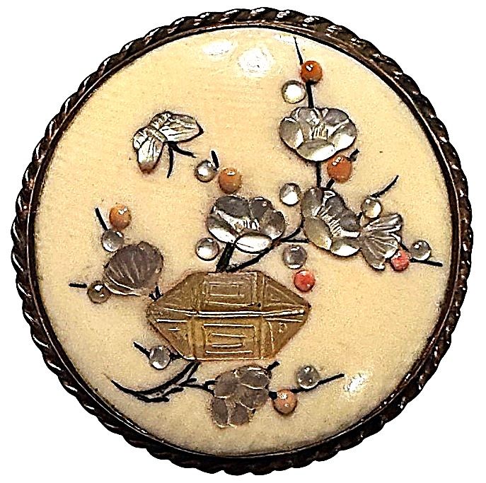A fabulous large size Japanese Shibayama button!
