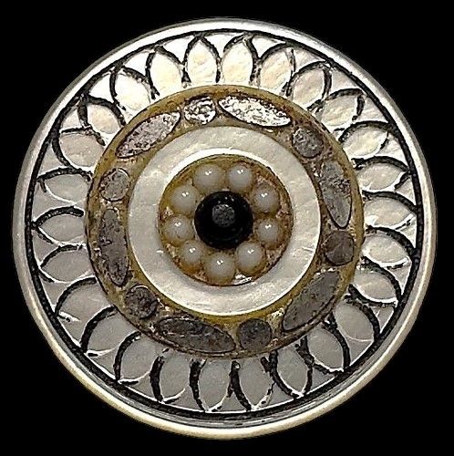 A nice Medium 18th century pearl button!