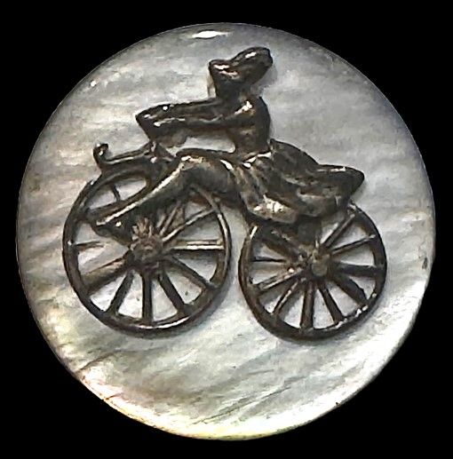 A scarce medium size 19th century pearl button!