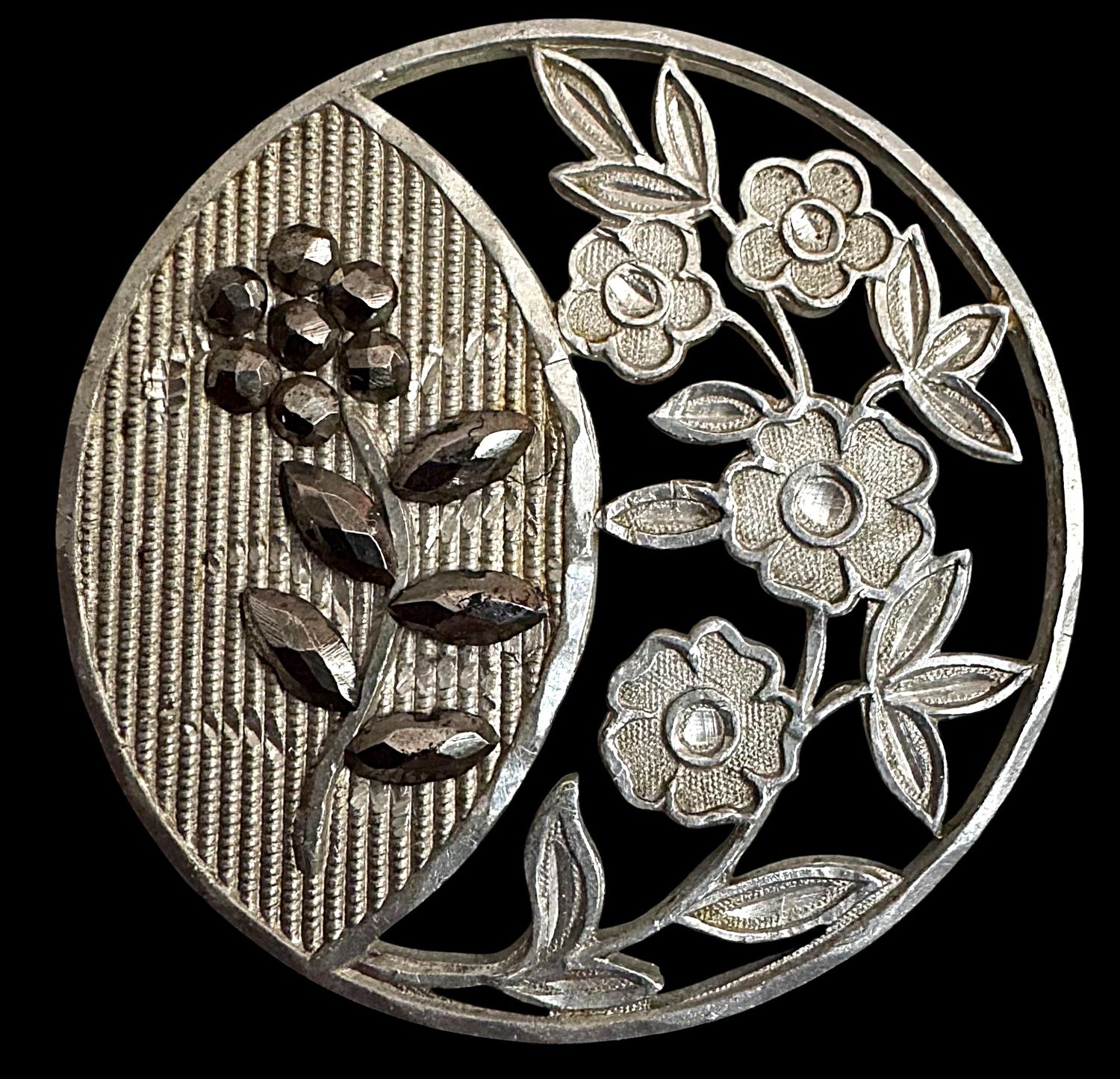A 19th century genuine aluminum button.