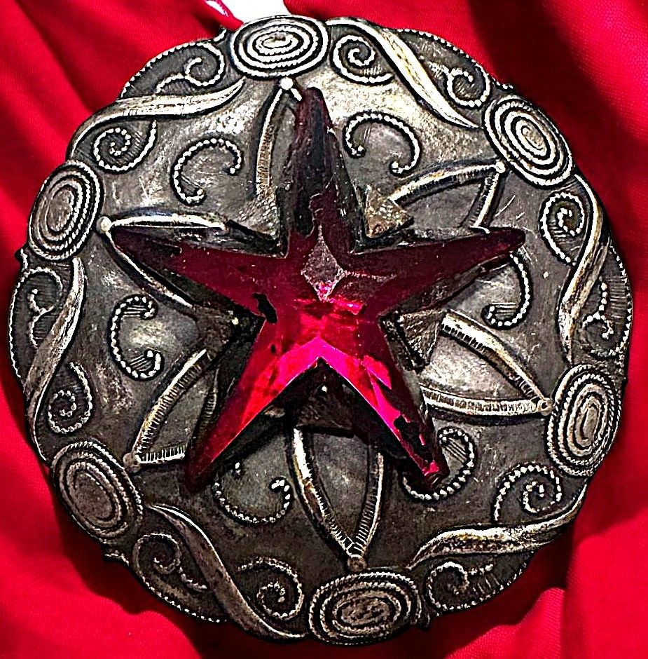 A 1930&#39;s Jeweled Bakelite Coat button