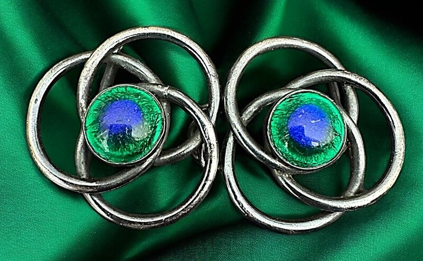 A beautiful 2 Piece Peacock Eye and silver Buckle
