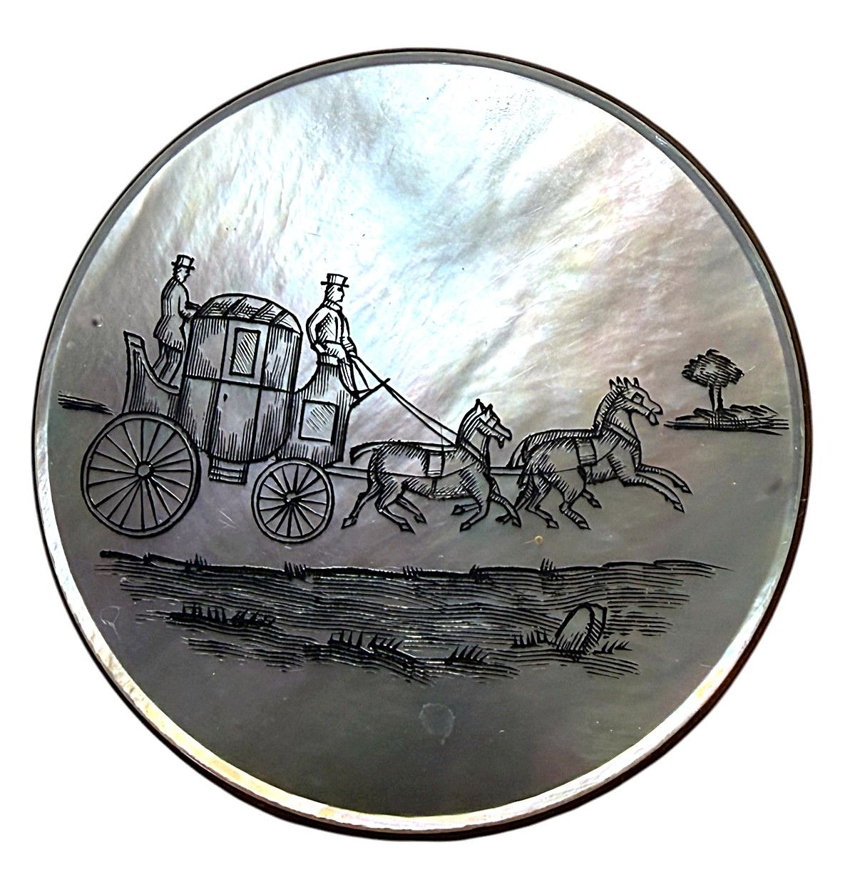 AN EXTRA LARGE COACHMENS PEARL IN METAL BUTTON