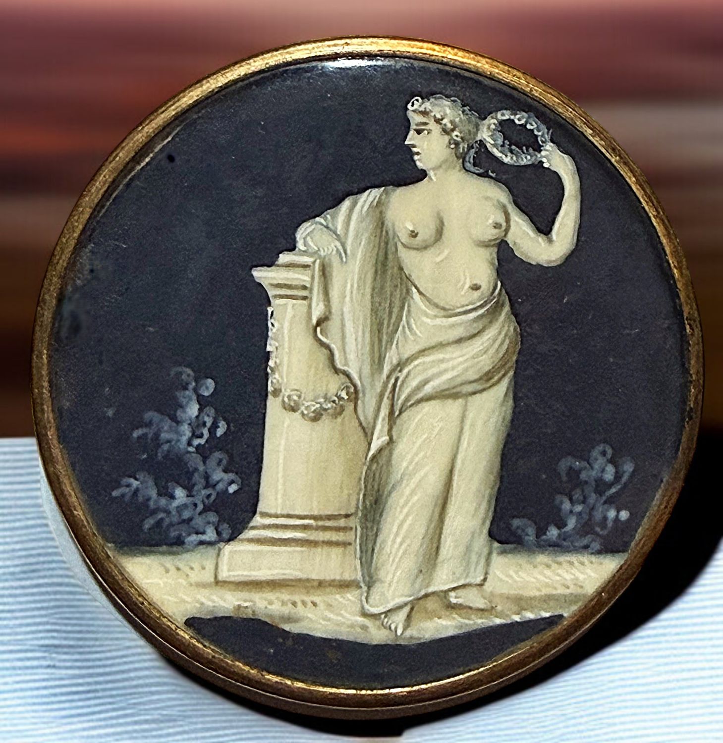 A fabulous large size 18th Century under glass hand painted button!