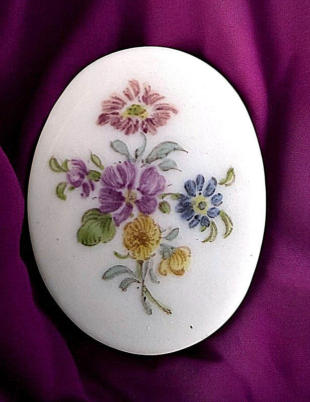 A colorful 4 hole back 18th Century Oval porcelain button!