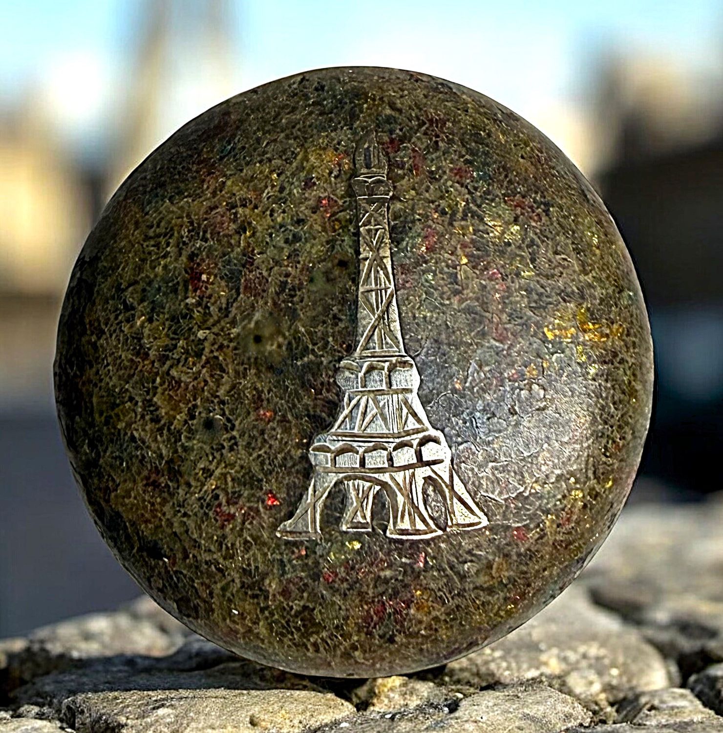 a rare inlayed silver eifel tower in natural horn!