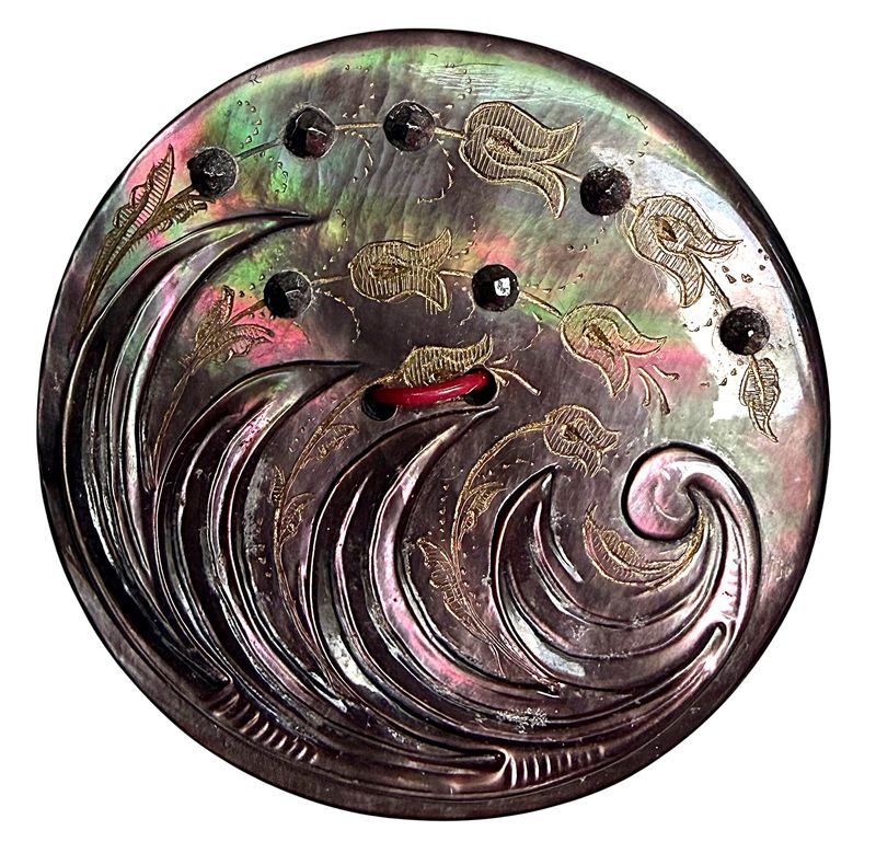 An exquisite 19th century carved pearl button!