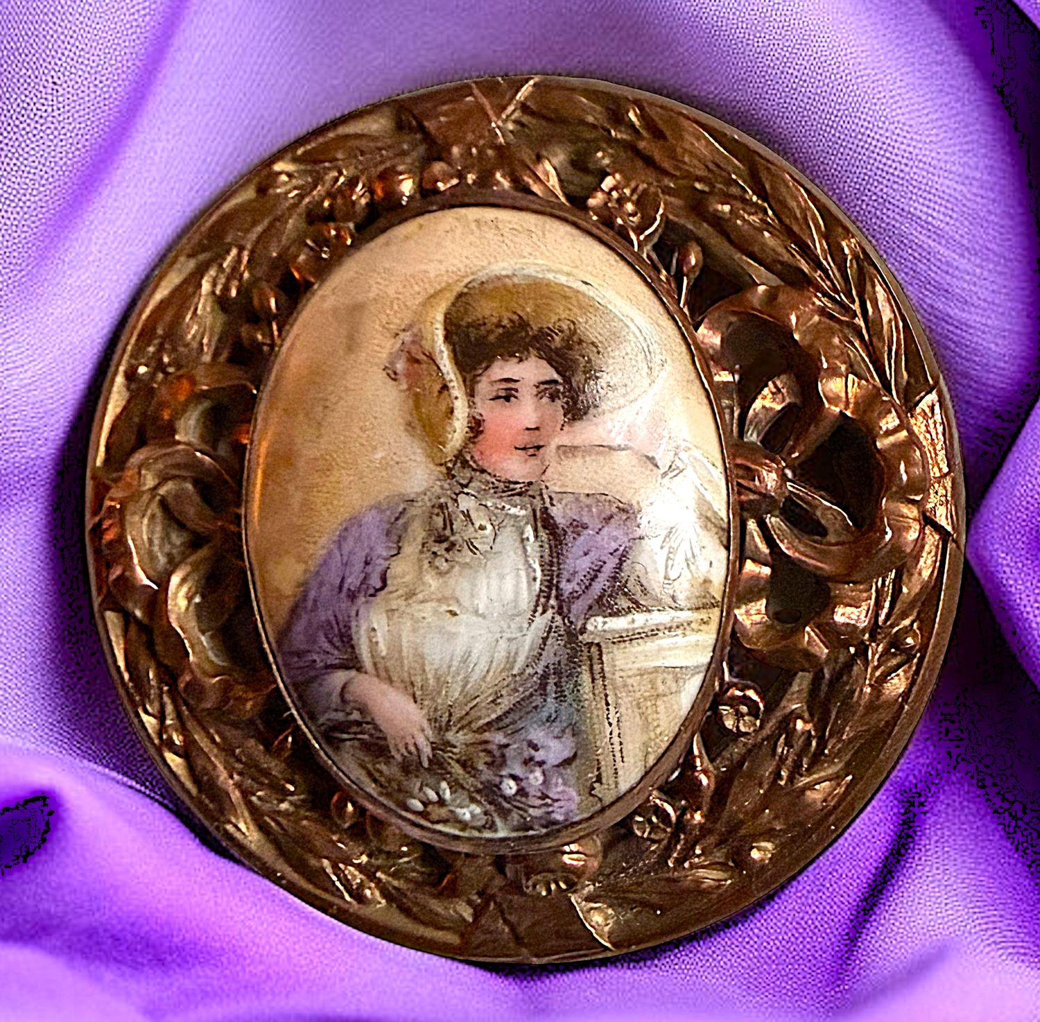 A lovely 19th century gay 90 style setting with a porcelain pictorial!