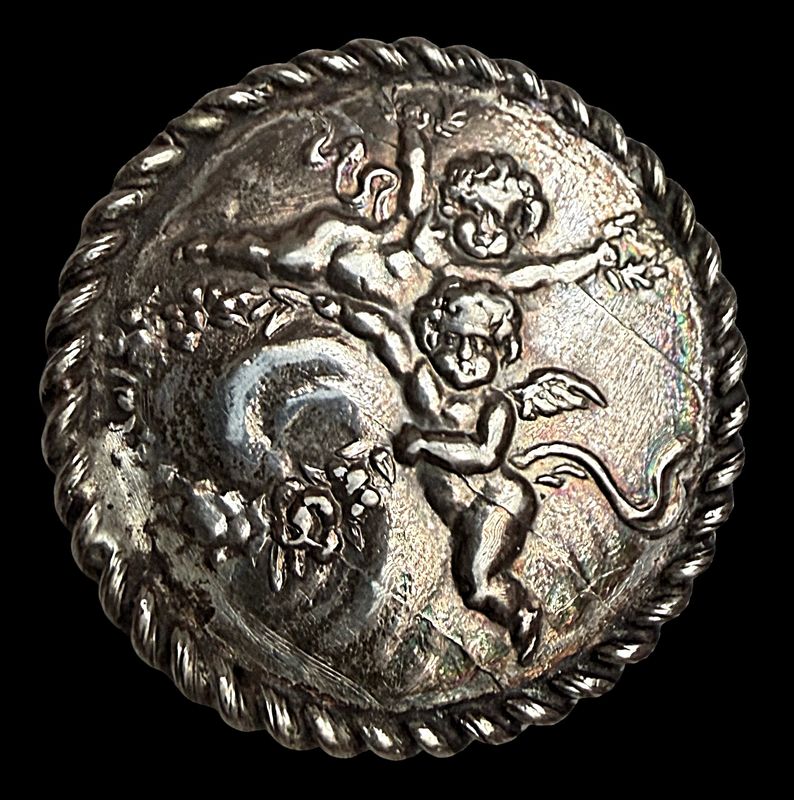A LARGE MEDIUM ENGLISH SILVER PICTORIAL BUTTON