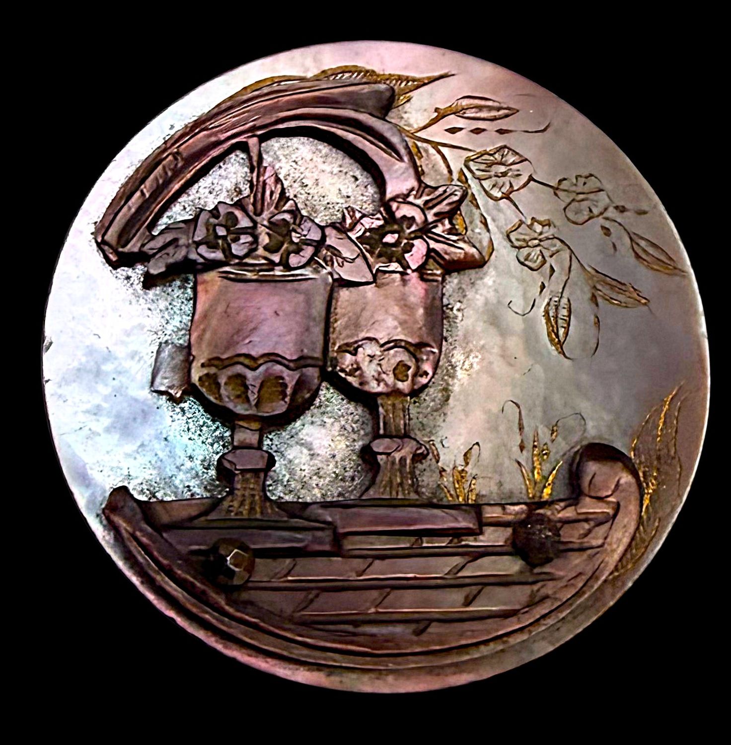 A DIVISION ONE LAMINATED AND GILDED PEARL PICTORIAL BUTTON