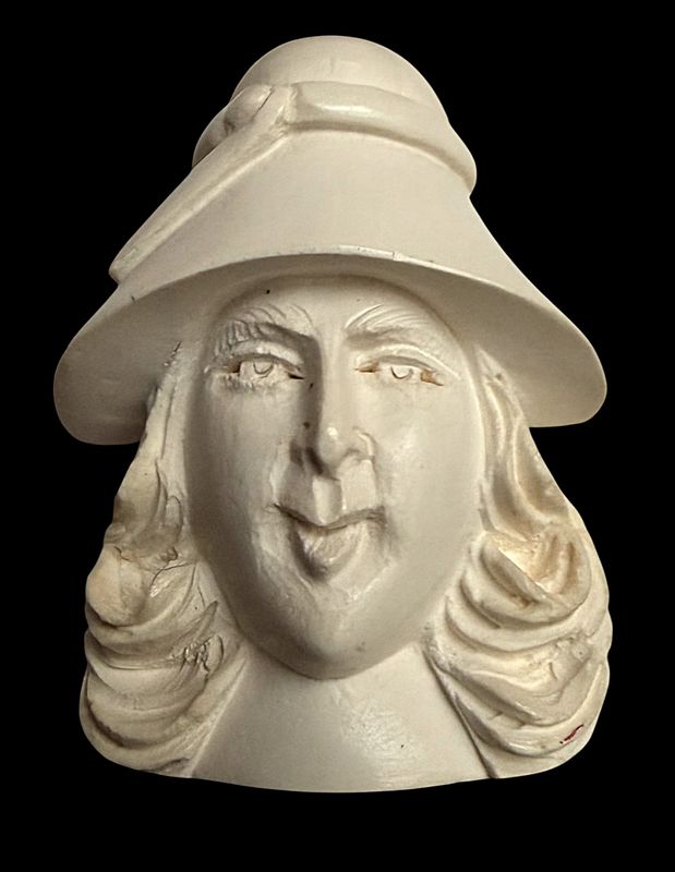 A LARGE MEESCHAUM FIGURAL BUTTON