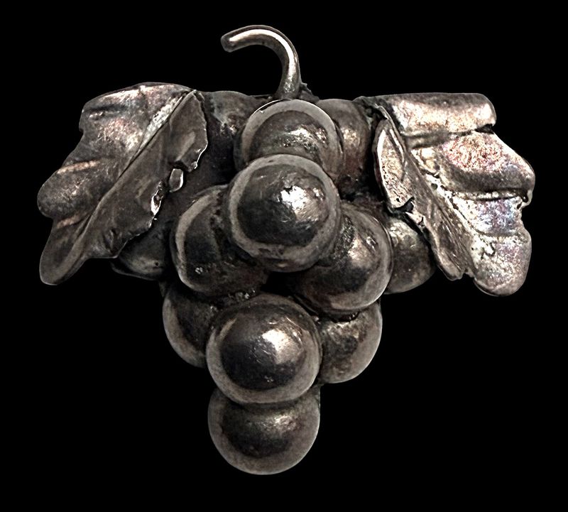 A medium size realistic Mexican silver button