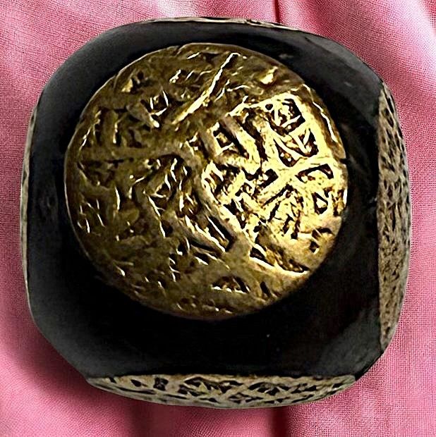 A RARE Japanese Satsuma Button